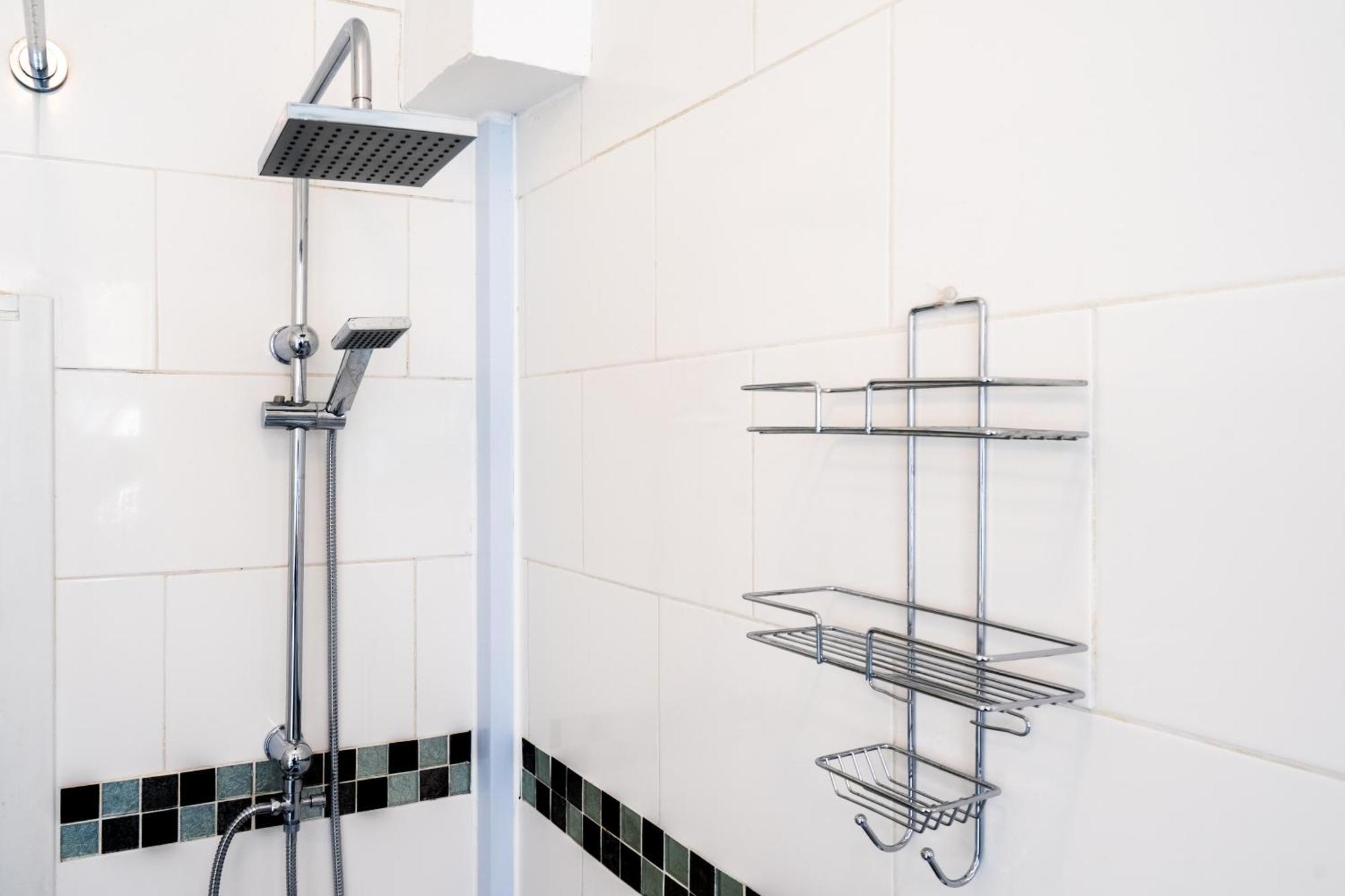 Modern 3 Bedroom Apartment In Wimbeldon Park Лондон Экстерьер фото