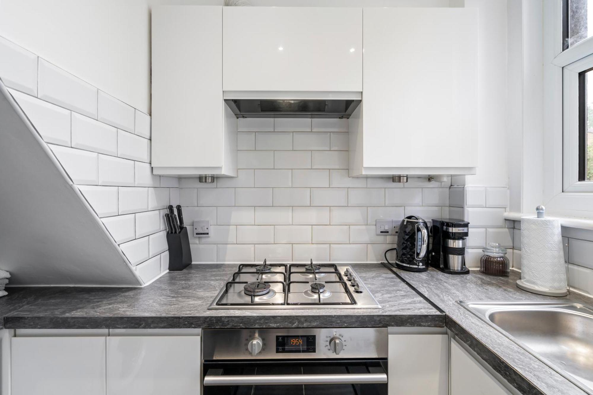 Modern 3 Bedroom Apartment In Wimbeldon Park Лондон Экстерьер фото