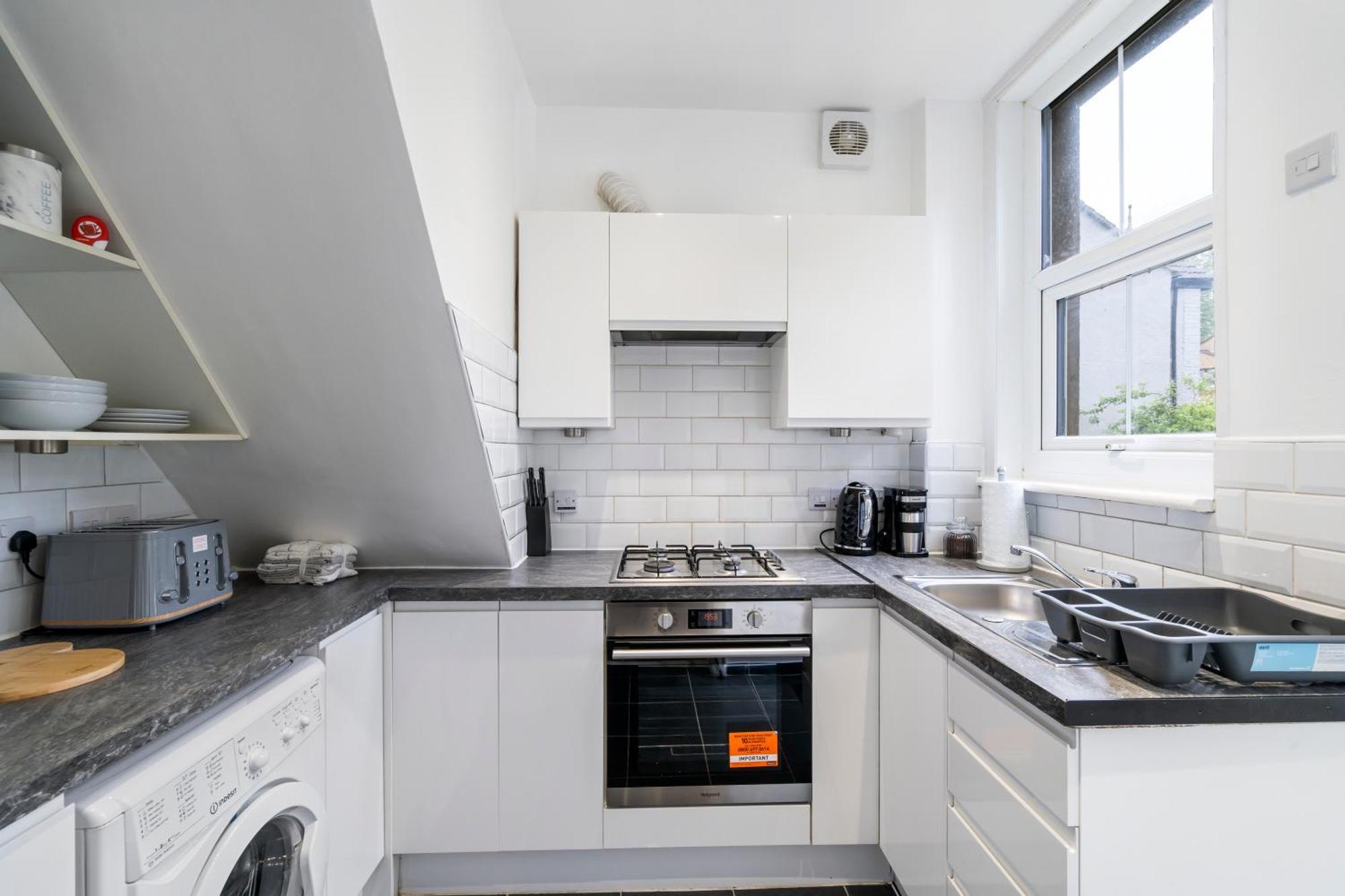 Modern 3 Bedroom Apartment In Wimbeldon Park Лондон Экстерьер фото
