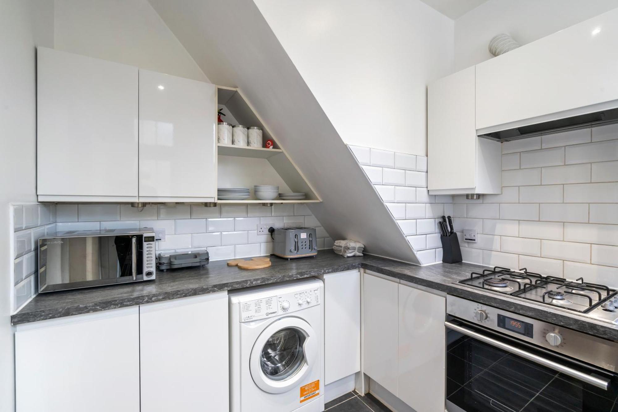 Modern 3 Bedroom Apartment In Wimbeldon Park Лондон Экстерьер фото