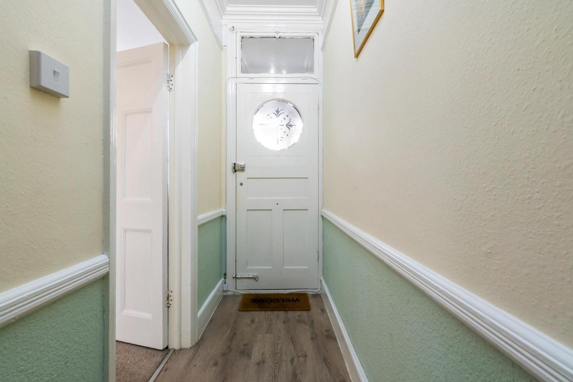 Modern 3 Bedroom Apartment In Wimbeldon Park Лондон Экстерьер фото
